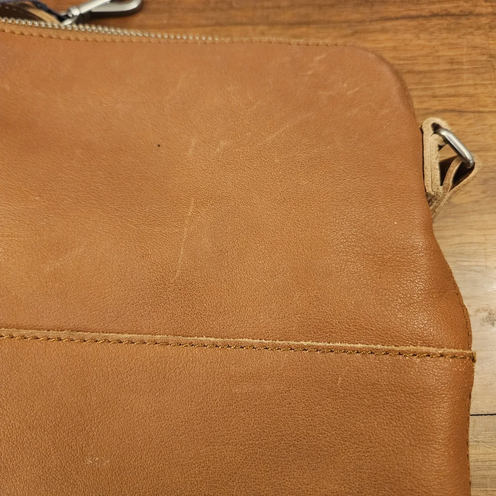 Ecco Brown Leather Crossbody‎ Purse Fabric Lined Outer And Inner Pockets